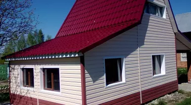 Обшивка дому профнастилом: технічні характеристики та практичні поради