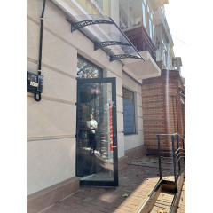 Готовий збірний навіс над балконом Dash'Ok 2,05х1,5 м Хайтек сотовий полікарбонат 6 мм Темно-серий Прозорий Бушеве