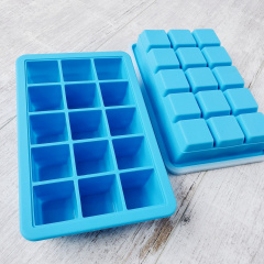 Силиконовая форма для льда средний куб 3.2 х 3.2 см Olin & Olin 15 кубиков голубая с крышкой Київ