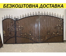 Кованые распашные ворота из профнастила