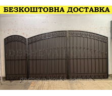 Кованые ворота из профнастилом и коваными элементами