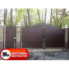 Кованые ворота из наружной калиткой из профнастилом