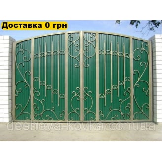 Кованые распашные ворота из профнастила