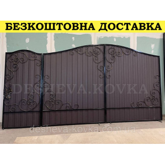 Кованые распашные ворота из профнастила из коваными элементами