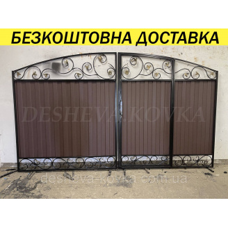 Кованые ворота с калиткой и пиками