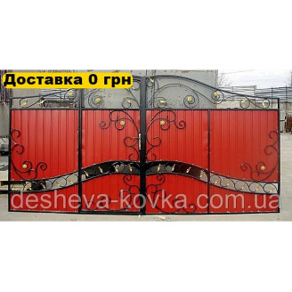 Кованые ворота из встроенной калиткой из профнастила