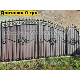 Кованые ворота из профнастилом и коваными элементами