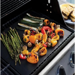 Тефлоновый коврик для гриля No Brand BBQ grill sheet с антипригарным покрытием 33x40 см Черный (2104618536) Нововолинськ
