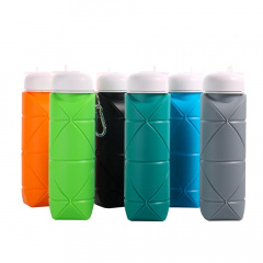 Складная силиконовая бутылка для воды и напитков с карабином water bottle 600 мл Черный (С051120) Костопіль