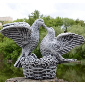 Скульптура садовая "Голуби" Художественная покраска
