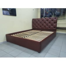 Двоспальне ліжко подіум Дайкірі Sentenzo зі зручним м'яким наголов'ям, прошитим каретною стяжкою