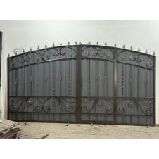 Ковані ворота з профнастилом та каліткою