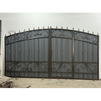 Ковані ворота з профнастилом та каліткою