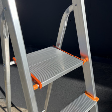 Стремянка 2 м алюминиевая свободностоящая на 8 ступеней Стандарт