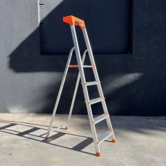 Стремянка алюминиевая на 5 ступеней для дачи Техпром Орехов