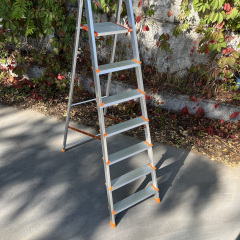 Стремянка свободностоящая 1.5 м из алюминия на 7 ступеней Стандарт Орехов