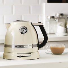 Электрочайник KitchenAid Artisan 5KEK1522EAC, кремовый Умань