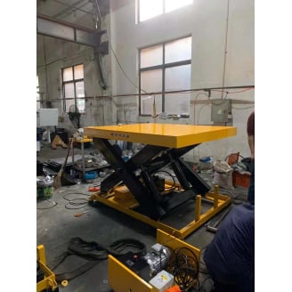 Ножичний гідравлічний підйомник