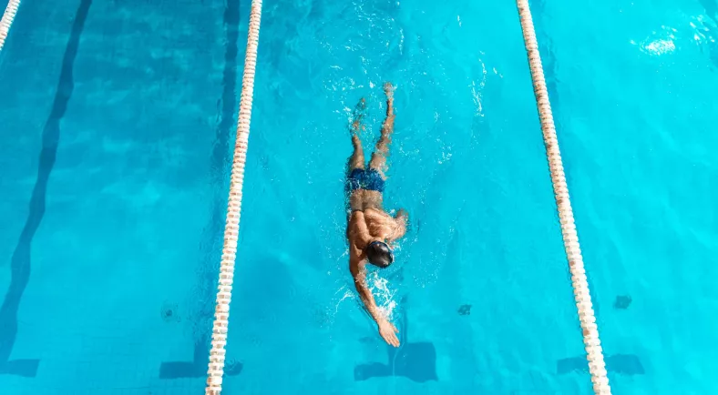 Базові стилі плавання для новачків у басейні