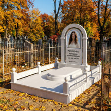 Меморіальний комплекс з мармурового пісковику для жінки білий