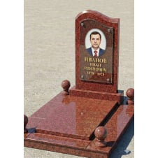 Пам'ятник із червоного граніту для одного з надгробною плитою та відмосткою