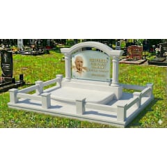 Меморіальний комплекс з аркою та колонами пісковик Молочанск