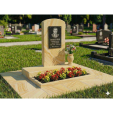 Пам'ятник із майданчиком і квітником пісковик