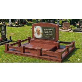 Класичний меморіальний комплекс 2 червоний граніт