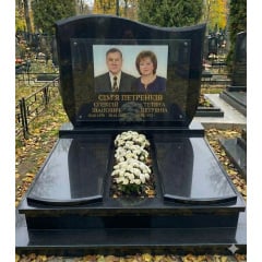 Подвійний пам'ятник із горизонтальною стелою та відмітною гамбою Генічеськ