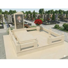 Меморіальний комплекс із відмосткою білий пісковик Куйбишеве