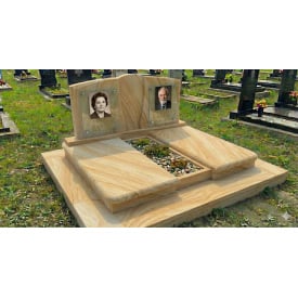 Подвійний пам'ятник із горизонтальною стелою та майданчиком жовтий камінь