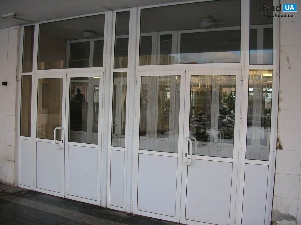 Металлопластиковая входная дверь белая