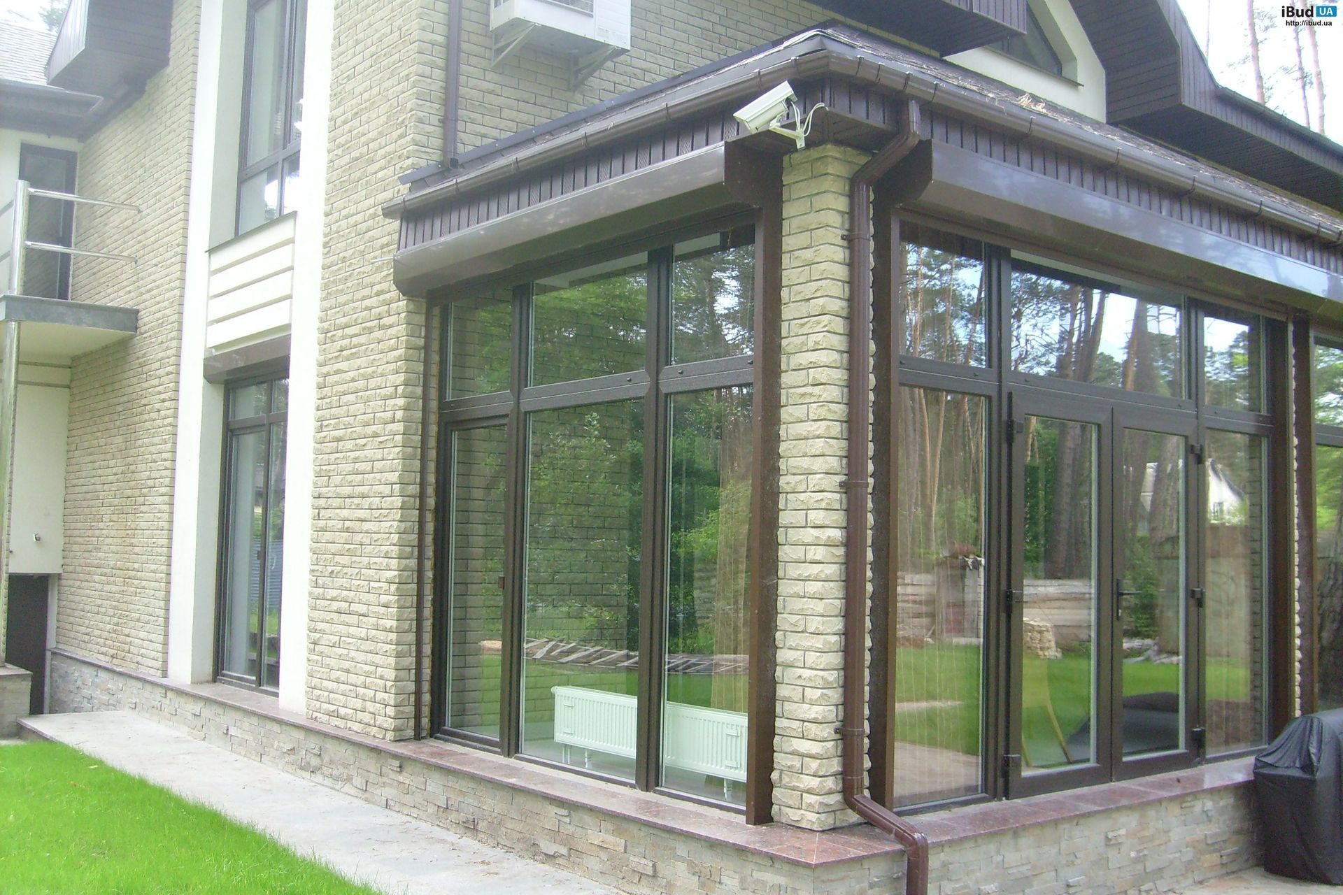 Остекление и защитные роллеты в коттедже