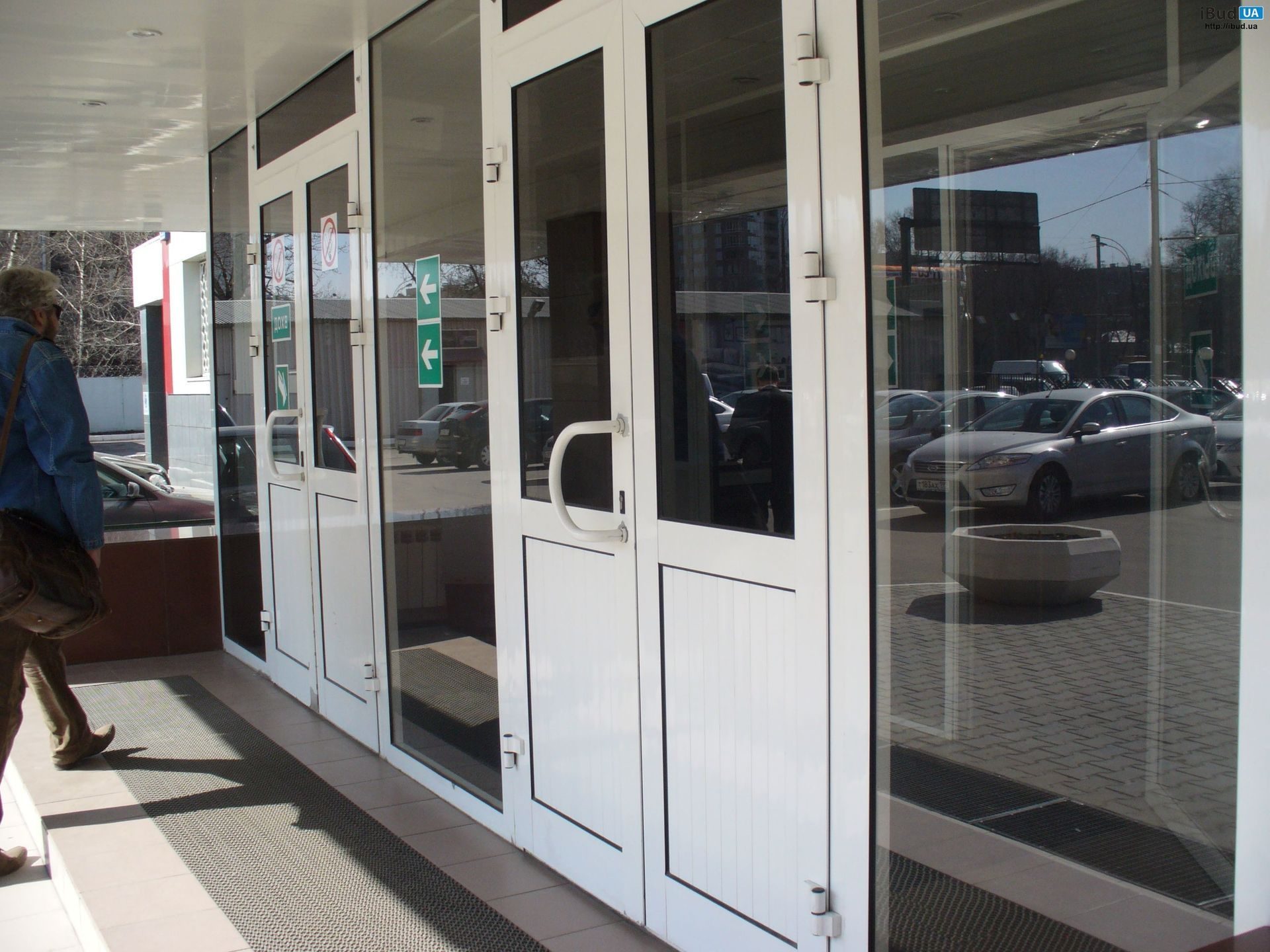 Двери в офис