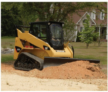 Планировка земли гусеничным бульдозером Caterpillar D5G XL