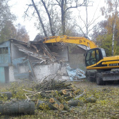 Знесення дерев'яних будинків