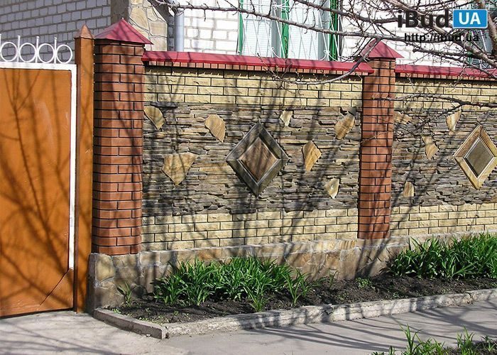 Декоративный забор из кирпича Гранд