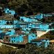 Дома одного из испанских городов были полностью выкрашены в синий цвет ФОТО
