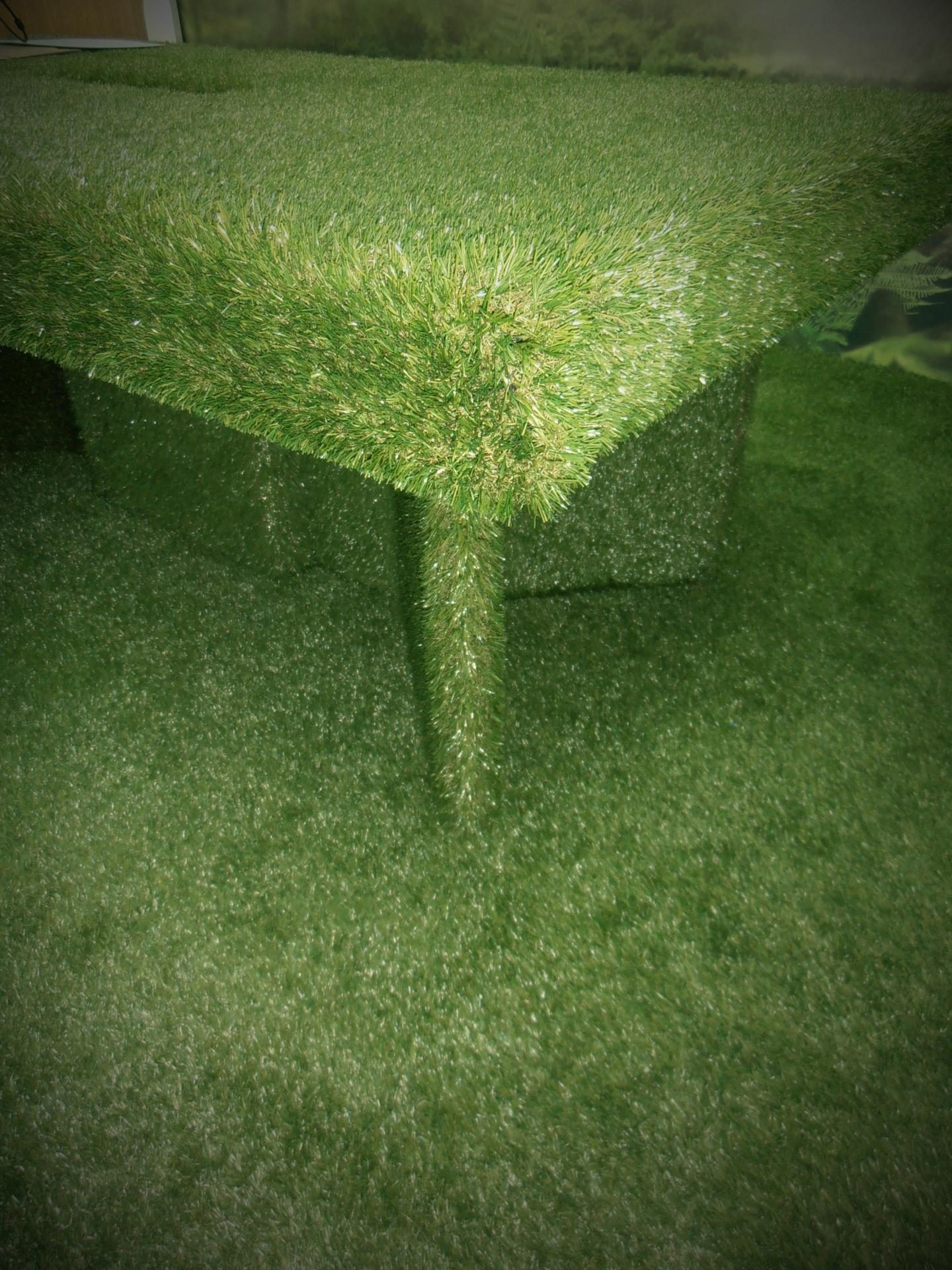 Покриття Sensa Verde має вигляд і створює відчуття справжньої трави.