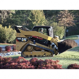Планировка земли гусеничным мини-погрузчиком CAT 259 B