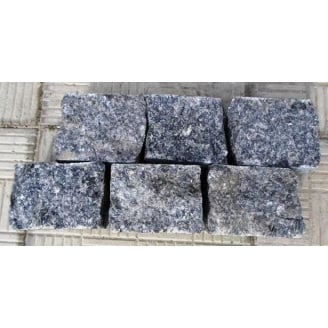 Гранітна бруківка лабродарит 100х100х50 мм темно-сіра