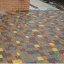 Тротуарна плитка Золотий Мандарин Старе місто 120х60 мм на сірому цементі коричневий Полтава