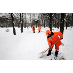 Прибирання снігу з території Київ