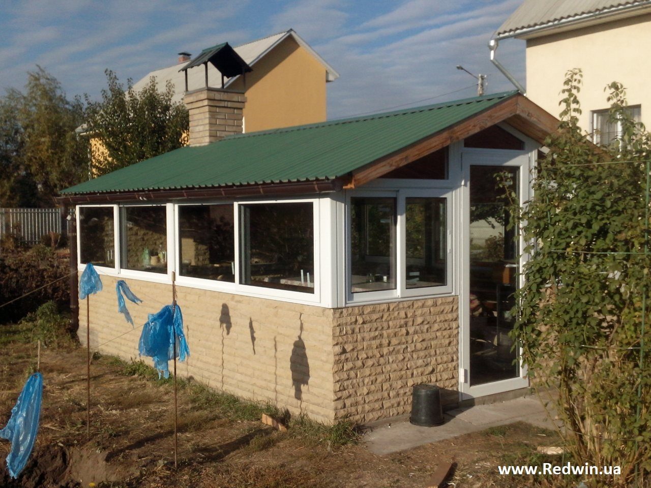 Остекление беседки. Окна и двери из алюминия от Редвин Груп