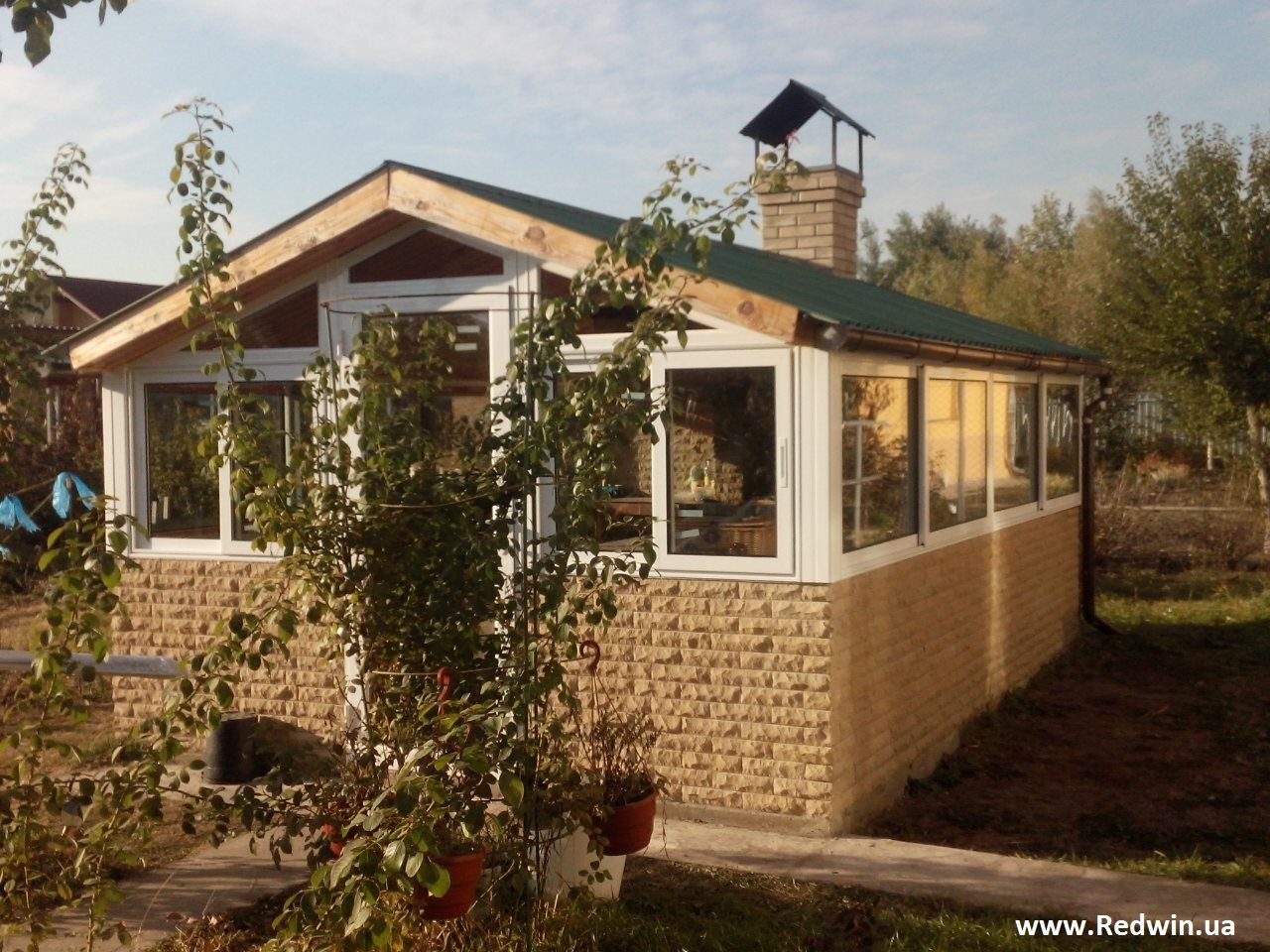 Остекление беседки. Окна и двери из алюминия от Редвин Груп