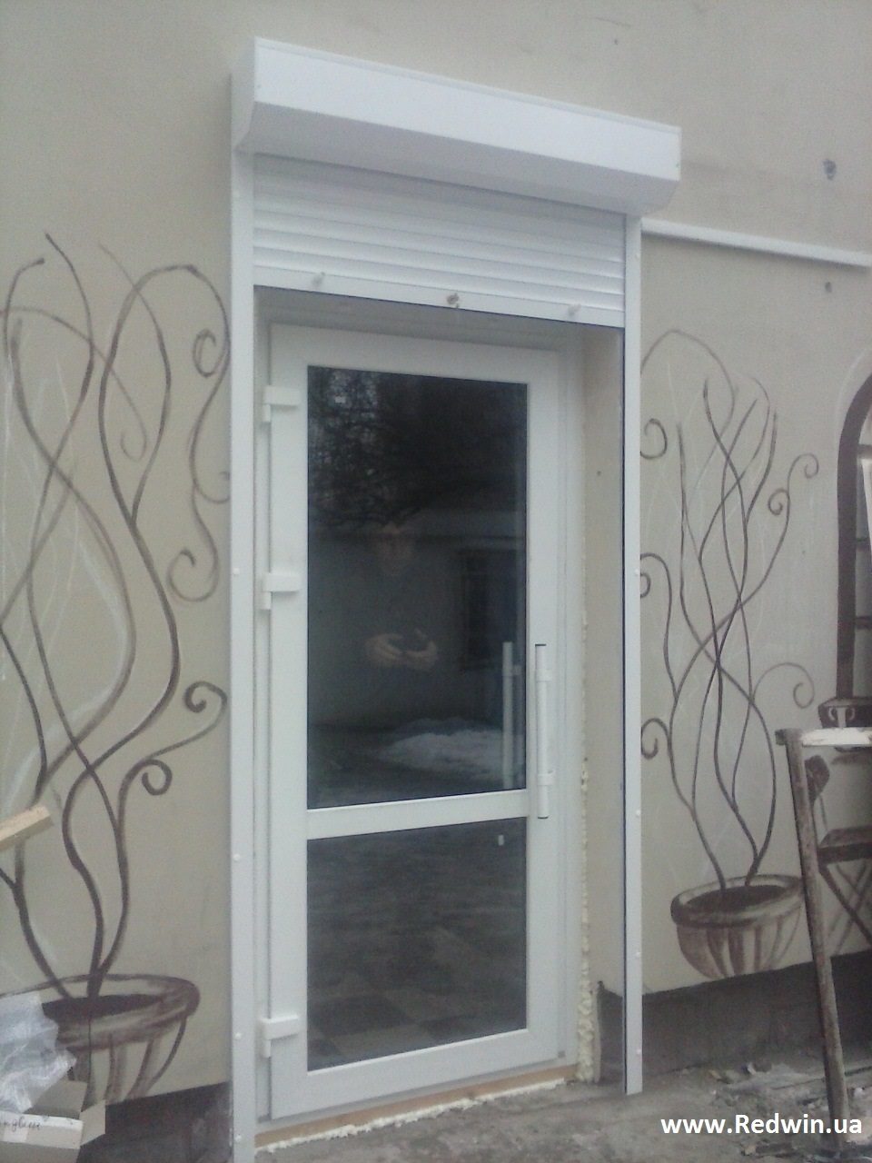 Алюминиевые двери и защитный роллет от Редвин Груп