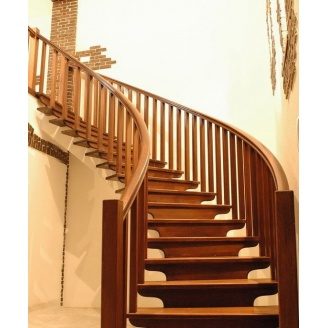 Деревянная лестница для дачи Гюмри
