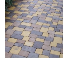 Тротуарна плитка Золотий Мандарин Плац Антик 160х60 мм на сірому цементі коричневий