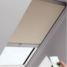 Затемняющая штора VELUX DSL P08 на солнечной батарее 94х140 см