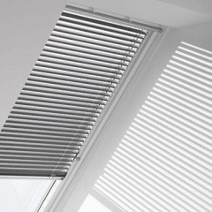Жалюзи VELUX PAL 7001 S06 с ручным управлением 114х118 см Днепрорудное